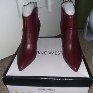 Shoe boots Nine West never worn